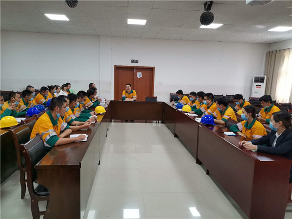 龙里优发国际开展7月份大学生座谈会